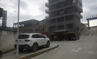 Wushan Yijun Business Hotel