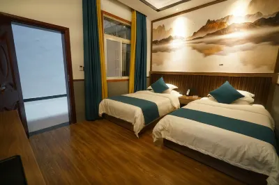 Fenghuang Miaozhutang Wellness Hotel 古城内のホテル