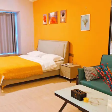 Luoyi Apartment (Fuyang Hengda Lvzhou Shop)