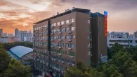 Yeste Hotel (Dongge Road, Gedong Building) Hotels in Nanning