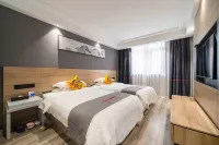 Junyi Hotel (Wenzhou Railway Station Wutian Old Street) - balcony