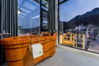 Luanchuan Zhuyuxuan Homestay (Laojunshan Zhongling Cableway Branch) - 2 Yıldız