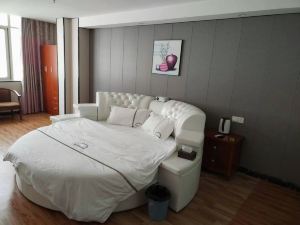 Yilong Business Hotel