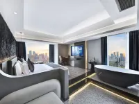 Huayang Hotel (Neijiang Wanda Plaza) Hotels near Xiaoqinglong River Wetland Park