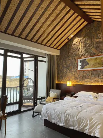 Fuyang Huaiwang Bieyuan Homestay (Raozhou Ancient Town Branch) Отели в г. Поянху