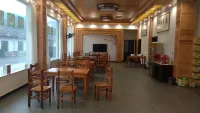 Yuanyuan Xingfu Building Hotel di Qingyuan Village (East Route)