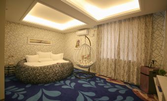 Fun Holiday Theme Hotel (Zhongning Hengchen Century Commercial Plaza)