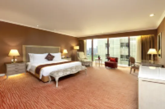 Similan Hotel Zhuhai（Gongbei Port High speed Railway Station）