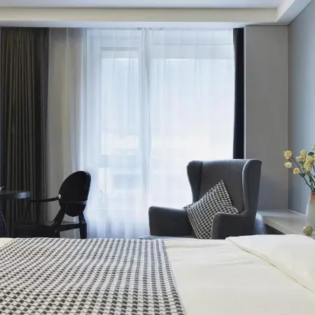 Holz Hotel(Near Liaoning Provincial Museum The Forbidden City, Marshal Zhang's Mansion andAirport)👍
