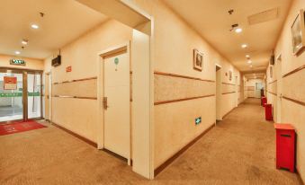 Home Inn Huaxuan Collection Hotel (Beijing Zhaogongkou Temple of Heaven South Station) - Housity