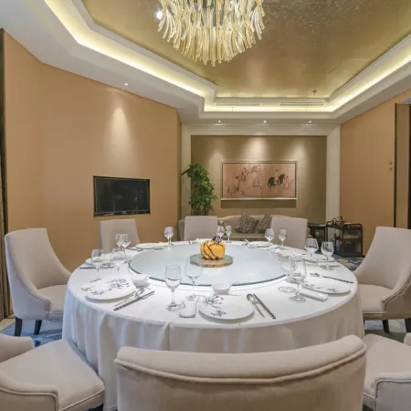China Palace Hotel Отели рядом с достопримечательностью «Станция метро Fuxingmen»