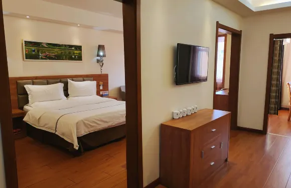 萬尖酒店（公主嶺響鈴公園店）