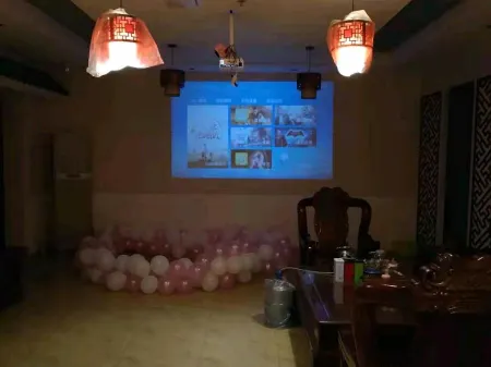 Jinyuelai Theme Hotel Отели рядом с достопримечательностью «Changshan Square»