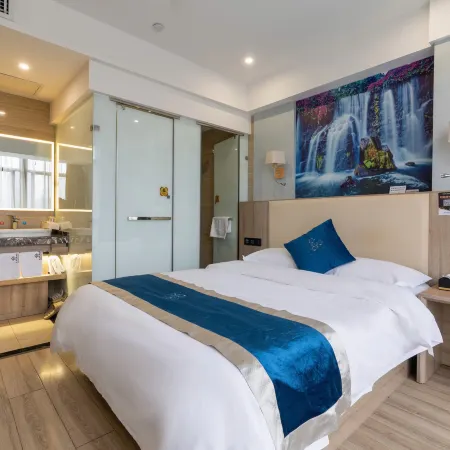 Live in A Fashionable Hotel