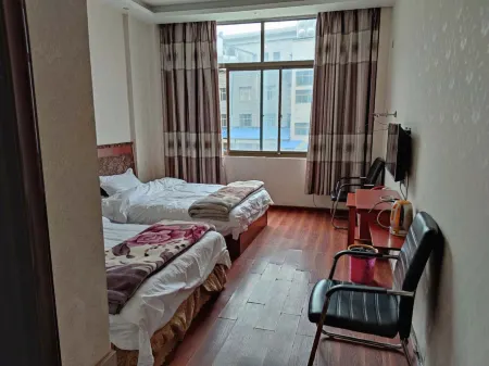 Geelong Grand Sichuan Hotel Отели рядом с достопримечательностью «Hipparion Fossil»