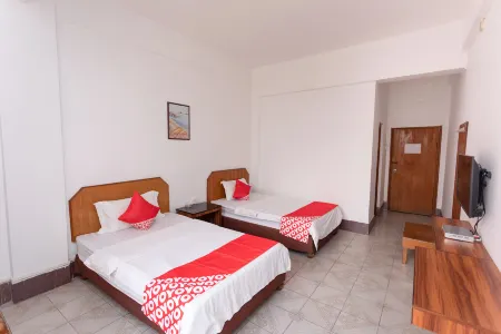 Huazhou Baiyun Apartment Отели в г. Хуачжоу