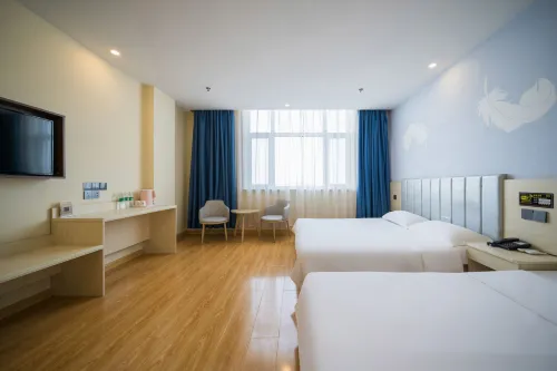 Rujia Huayi Selected Hotel (Meihekou Railway Station Branch) - parking
