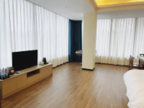 羅定湖畔居酒店