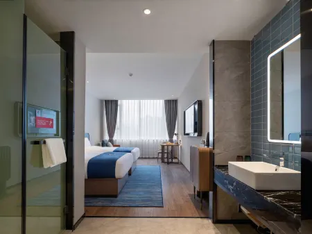 Echarm Hotel (Zhangjiajie Gaotiezhan)