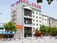 Fangcheng, his and her theme hotel