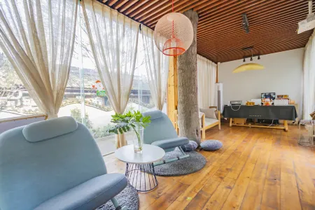 Liquan Jiuzhu Homestay Отели в г. Лицюань