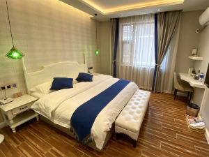 Qujing Huaying Xiaoshe Boutique Hotel