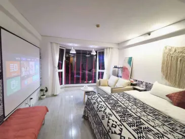 Love Holiday Hotel (Dalian Zhongshan Square Railway Station)