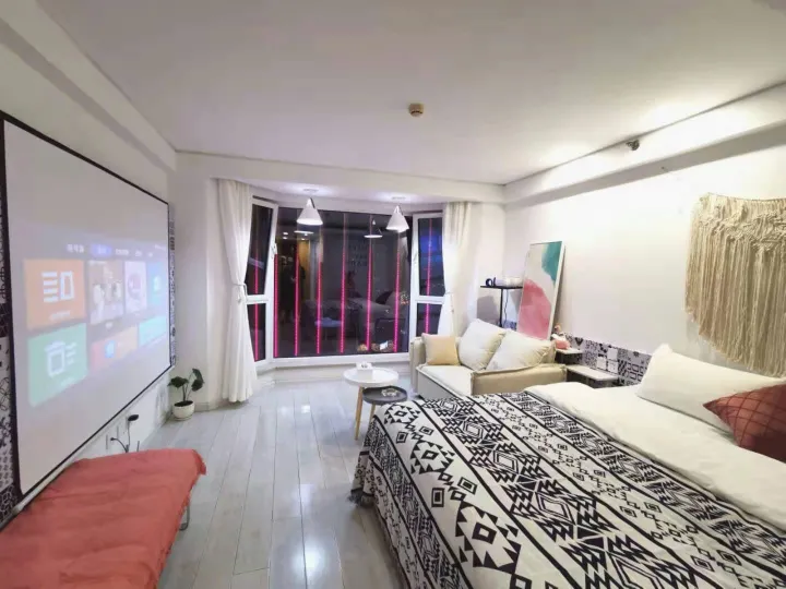 Love Holiday Hotel (Dalian Zhongshan Square Railway Station)