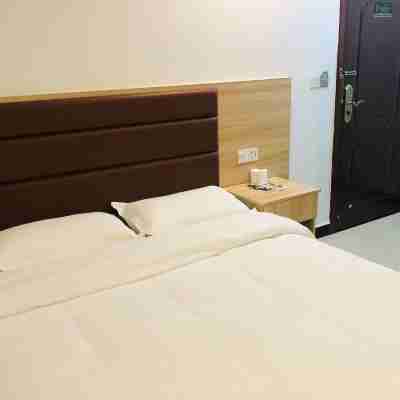 Junyi Business Hotel Rooms