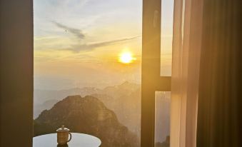 Wudang Mountain Golden Top View Tower (Golden Ding Scenic Area)