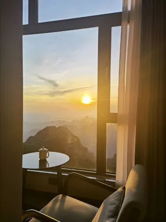 Wudang Mountain Golden Top View Tower (Golden Ding Scenic Area)