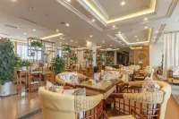 Super 8 Collection Hotel (Chongzhou Government Center Square)