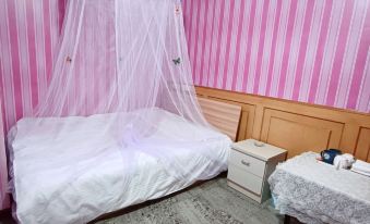 Poolside Tree Theme Homestay