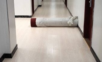 Jinghong Business Hotel