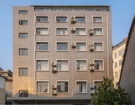 Jianshui Junyuan Hotel (Jianshui Ancient City Branch) Отели в г. Цзяньшуй