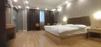 Wanhe Hotel - parkir
