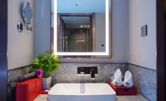 Meiqiu Holiday Hotel (Zhuhai Gongbei Port Branch)