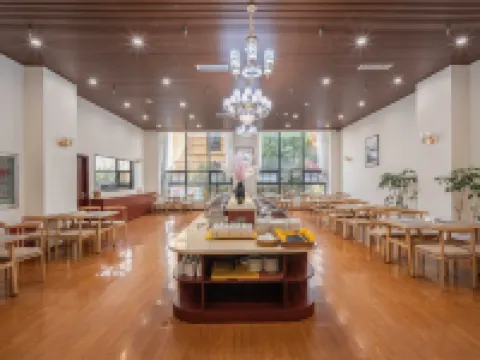 โรงแรมหงเยว่หู โรงแรมในหลู่เหลียง