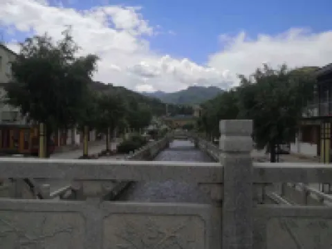 Lintan Yingbin Farm Stay