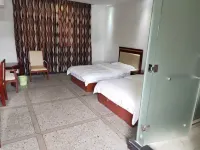 300 Mountain Hot Spring Business Hotel - Mountain view