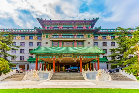 Beijing Friendship Hotel Grand Builing Отели рядом с достопримечательностью «Zhongwu Park»