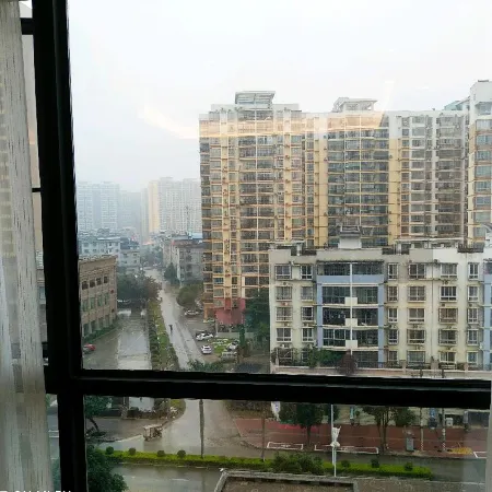 Pingguo Wanguan Huazhong Hotel