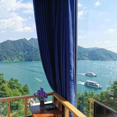 Zixing Golden Island Resort Hotel Hotel dekat Wangrong Cave