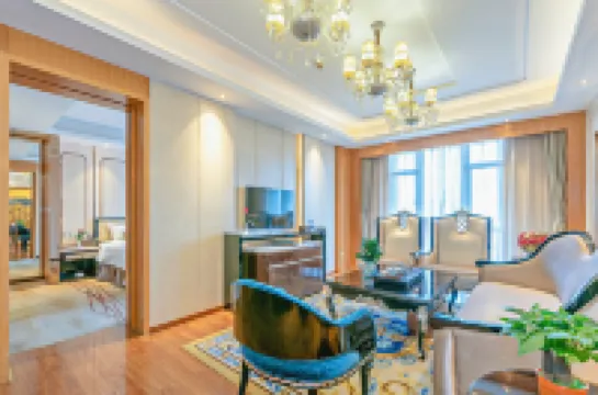 Yilong Yicheng International Hotel (Baiyun Station Jiangnan Market) Hotels near Pengjiamu Park (Southwest Gate)