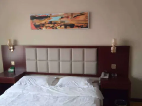 Sunshine Express Hotel (Xixian Xifu Avenue Branch) Hotels in Xi County