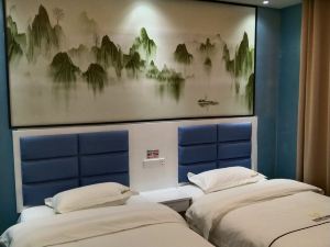 Yuanmou Platinum Love Holiday Hotel