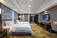 Zhuangyue Life Hotel (Wuhan Lanjiang Road Subway Station Shimao Jinxiu Changjiang Branch)