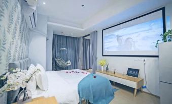 Golden Harbor Fashion Cinema Hotel (High-speed Railway Station East Square Branch)