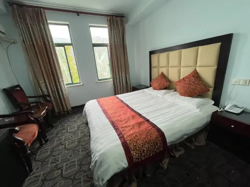 Haiyan Qiancheng Hotel - 2성급