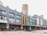 Yancheng Shenzhou Fashion Hotel (Hengda Mingdu Junior High School Store) Hotels near Century Park